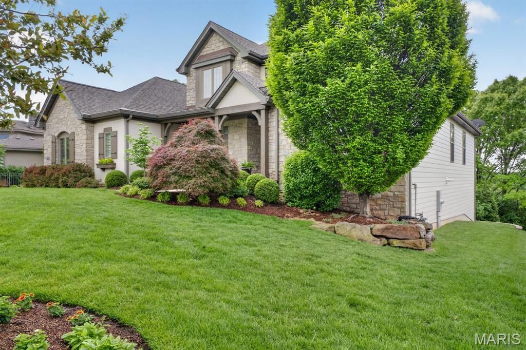 Photo of 12868 Willow Pond Court, Des Peres, MO 63131 (MLS # 26003098)