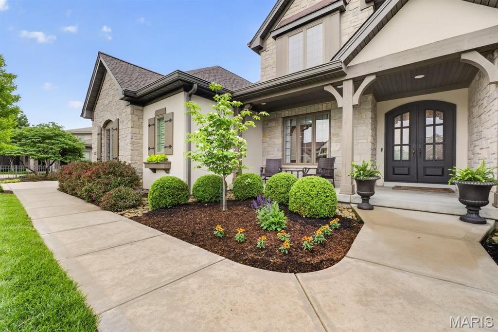 Photo of 12868 Willow Pond Court, Des Peres, MO 63131 (MLS # 26003098)