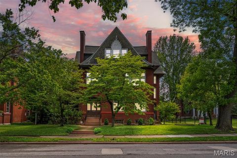 3130 Russell Boulevard St Louis MO 63104