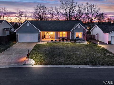 Photo of 35 Bay Hill Drive, St Peters, MO 63366 (MLS # 26011537)