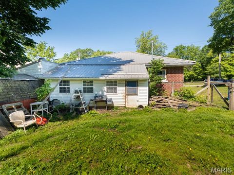 Tiny photo for 505 S Linn Avenue, Belle, MO 65013 (MLS # 26028875)