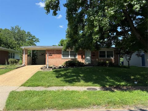 Photo of 1005 Preakness Lane, Florissant, MO 63033 (MLS # 26044767)