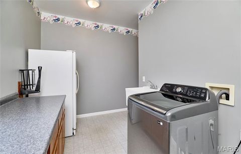 Tiny photo for 4 Hahn Estates Road, Winfield, MO 63389 (MLS # 25040222)