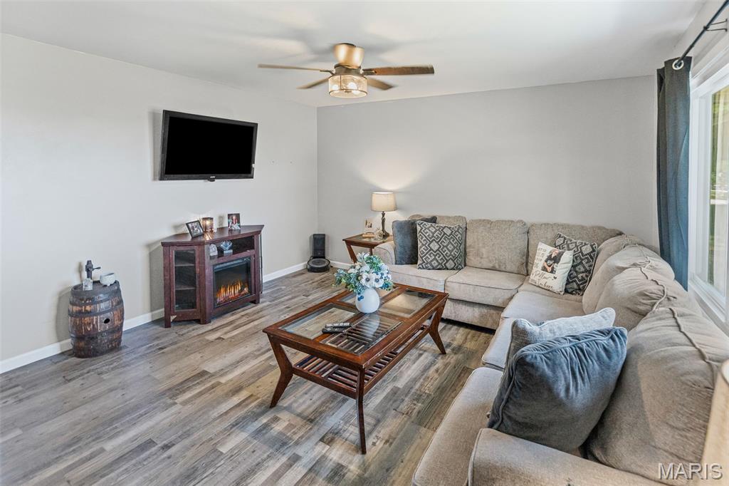 Jerseyville, Illinois 62052, United States, 4 Bedrooms Bedrooms, ,2 BathroomsBathrooms,Residential,Active,178645