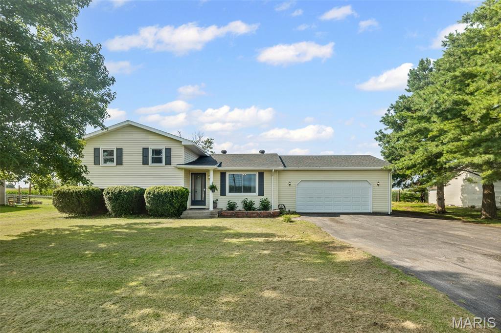 Jerseyville, Illinois 62052, United States, 4 Bedrooms Bedrooms, ,2 BathroomsBathrooms,Residential,Active,178645