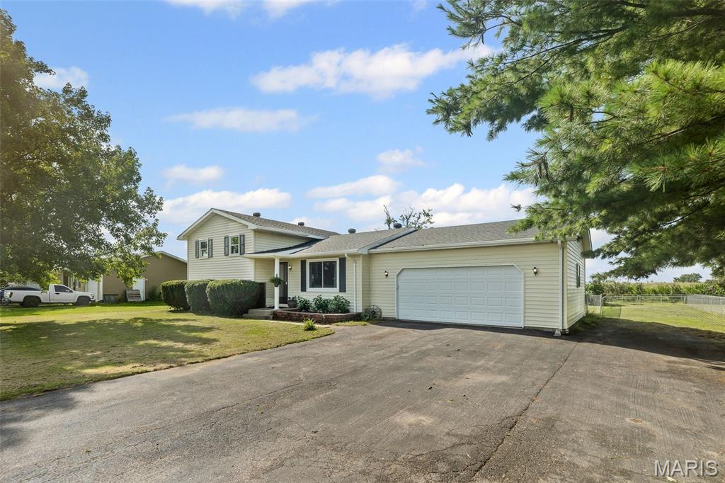 Jerseyville, Illinois 62052, United States, 4 Bedrooms Bedrooms, ,2 BathroomsBathrooms,Residential,Active,178645