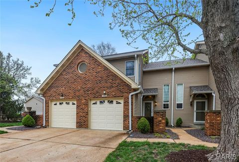 Photo of 1743 Blue Oak Drive, Chesterfield, MO 63017 (MLS # 26012079)