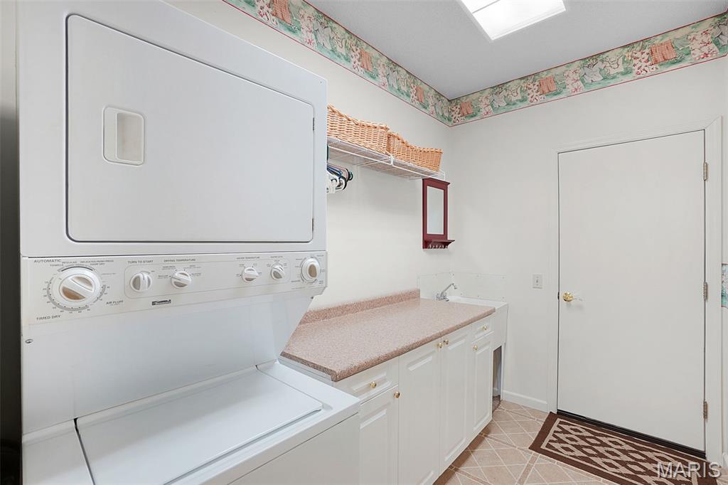 Lake St Louis, Missouri 63367, United States, 2 Bedrooms Bedrooms, ,2 BathroomsBathrooms,Residential,Pending,182341