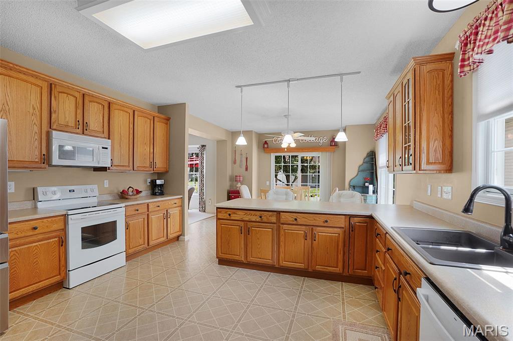 Lake St Louis, Missouri 63367, United States, 2 Bedrooms Bedrooms, ,2 BathroomsBathrooms,Residential,Pending,182341