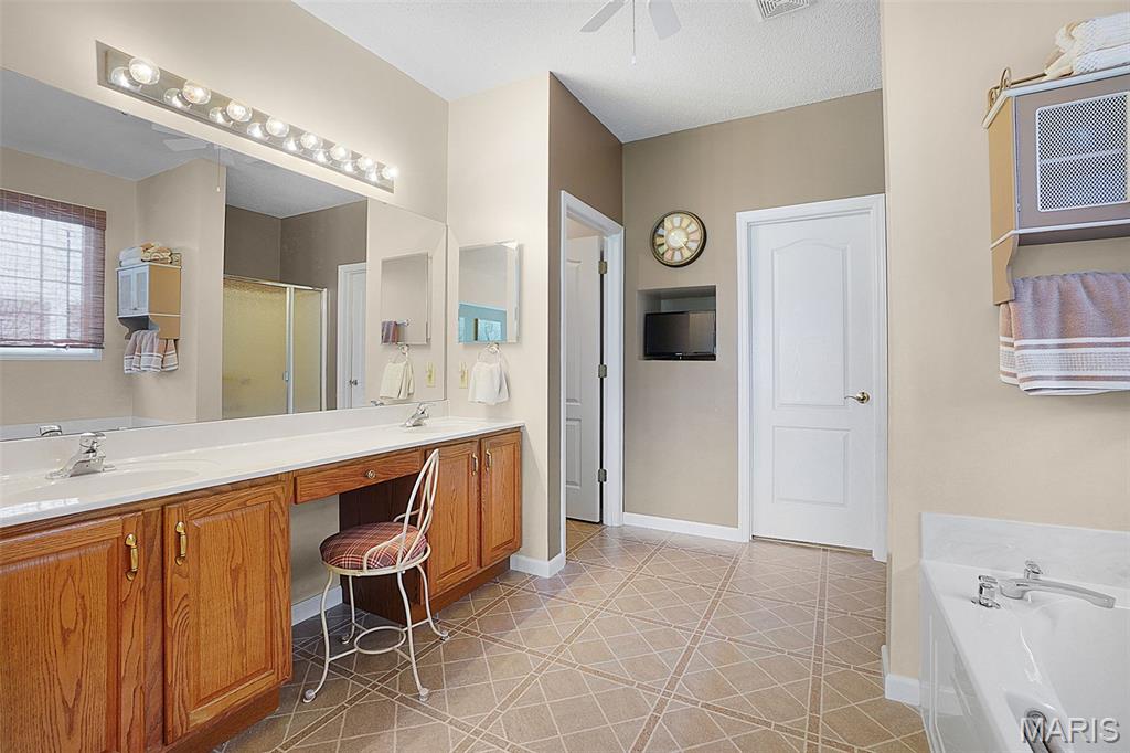 Lake St Louis, Missouri 63367, United States, 2 Bedrooms Bedrooms, ,2 BathroomsBathrooms,Residential,Pending,182341