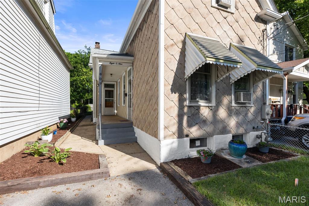 809 Military Road
