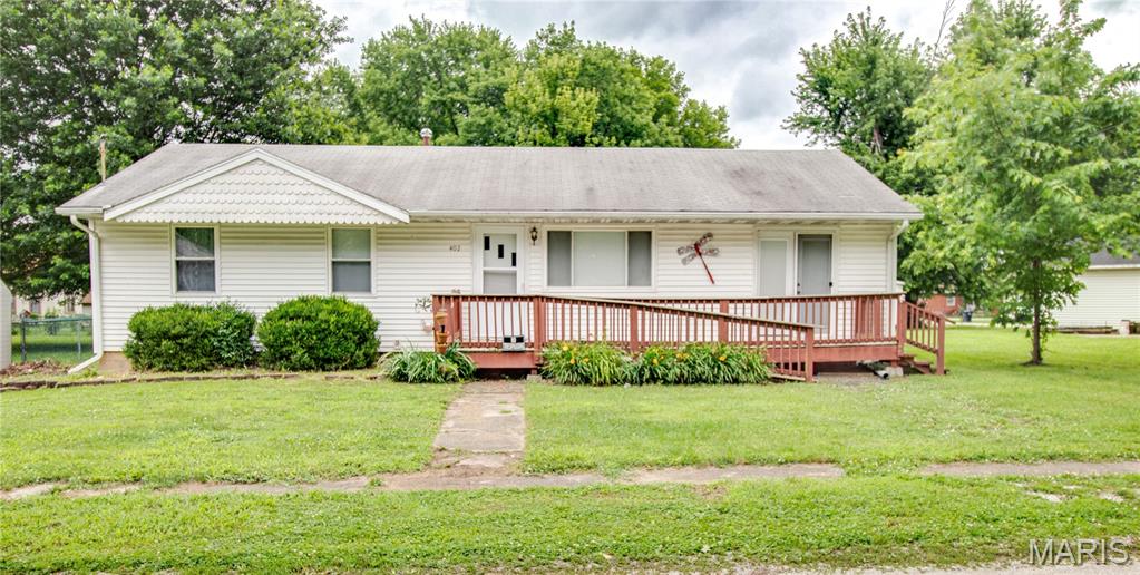 Photo 1 of 19 — 402 N Wood Street, Mulberry Grove, IL 62262