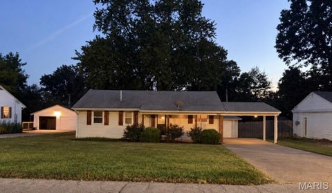 Photo of 806 Vosholl Avenue, Warrenton, MO 63383 (MLS # 26068644)