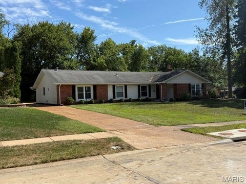 Photo of 502 Iron Lantern Drive, Ballwin, MO 63011 (MLS # 26056760)