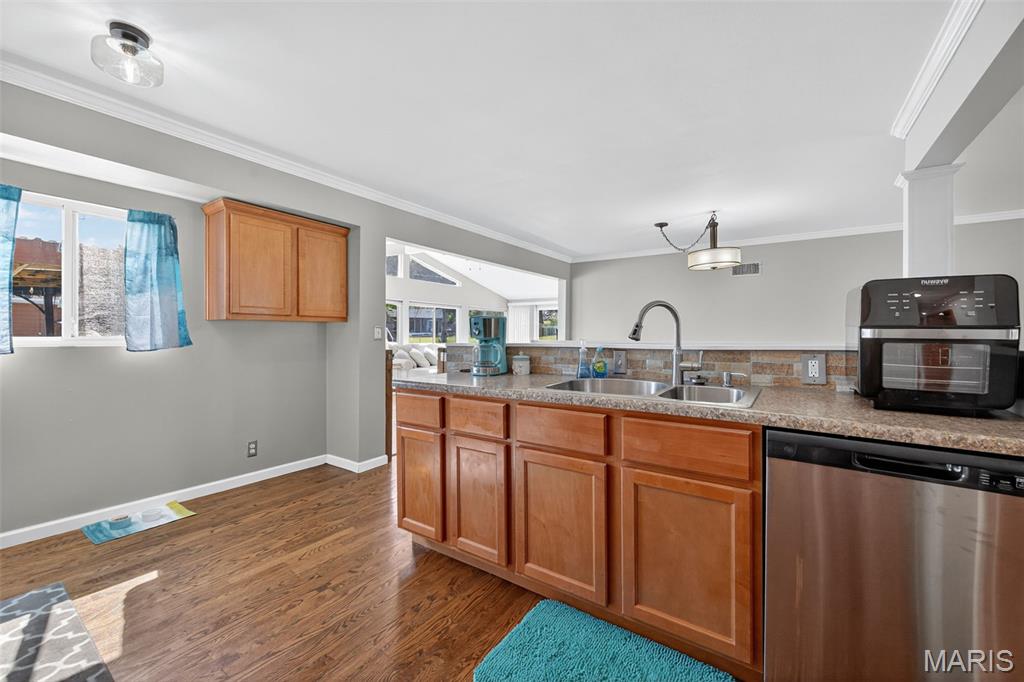 St Louis, Missouri 63125, United States, 3 Bedrooms Bedrooms, ,3 BathroomsBathrooms,Residential,Pending,206339