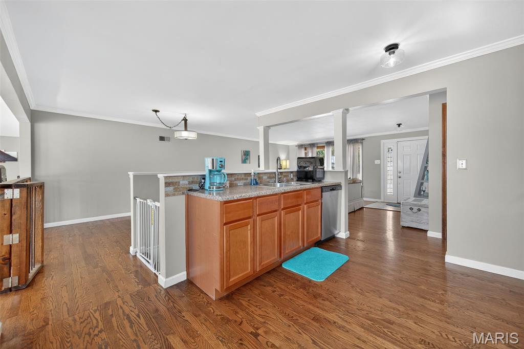 St Louis, Missouri 63125, United States, 3 Bedrooms Bedrooms, ,3 BathroomsBathrooms,Residential,Pending,206339