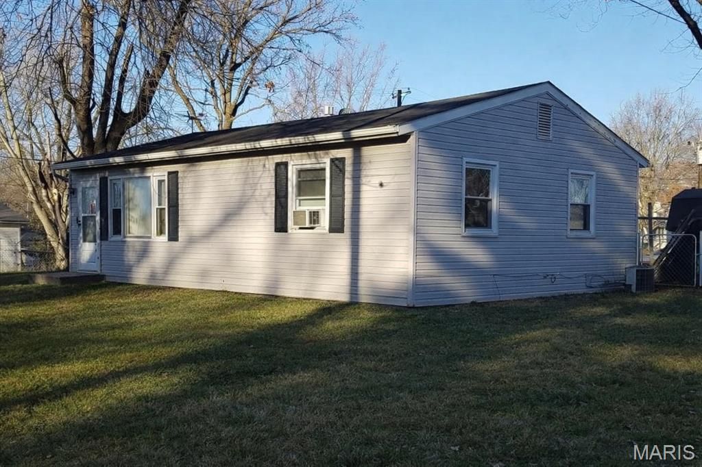 Photo of 121 E Pershing Street, Troy, MO 63379 (MLS # 26019881)