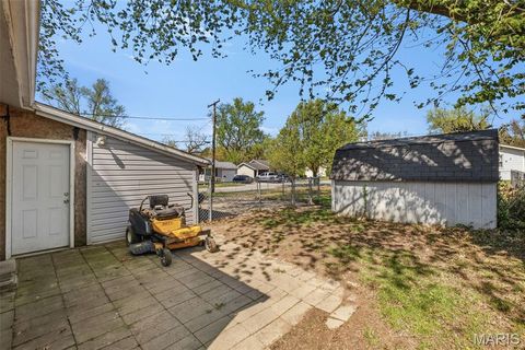 Tiny photo for 121 E Pershing Street, Troy, MO 63379 (MLS # 26019881)