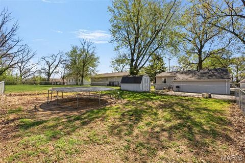 Tiny photo for 121 E Pershing Street, Troy, MO 63379 (MLS # 26019881)