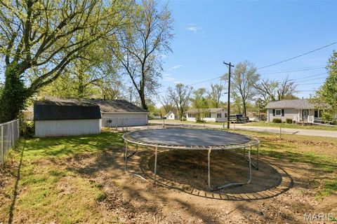 Tiny photo for 121 E Pershing Street, Troy, MO 63379 (MLS # 26019881)