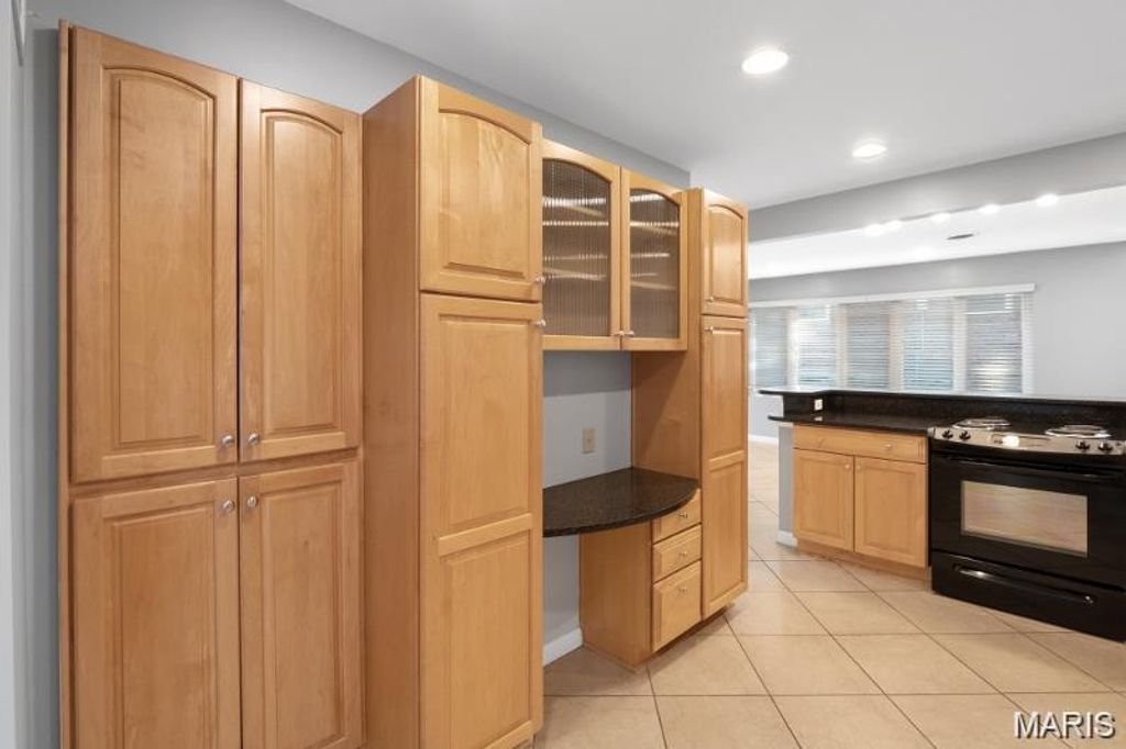 Photo of 8408 Louwen Drive, Ladue, MO 63124 (MLS # 26017950)