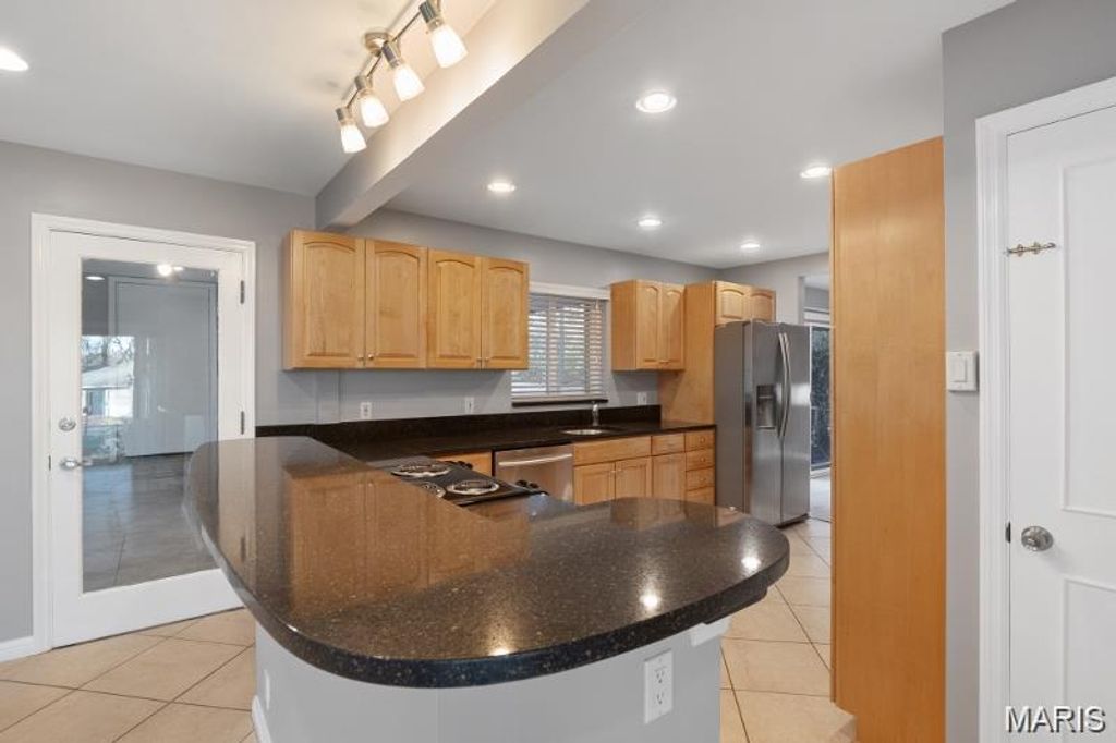 Photo of 8408 Louwen Drive, Ladue, MO 63124 (MLS # 26017950)