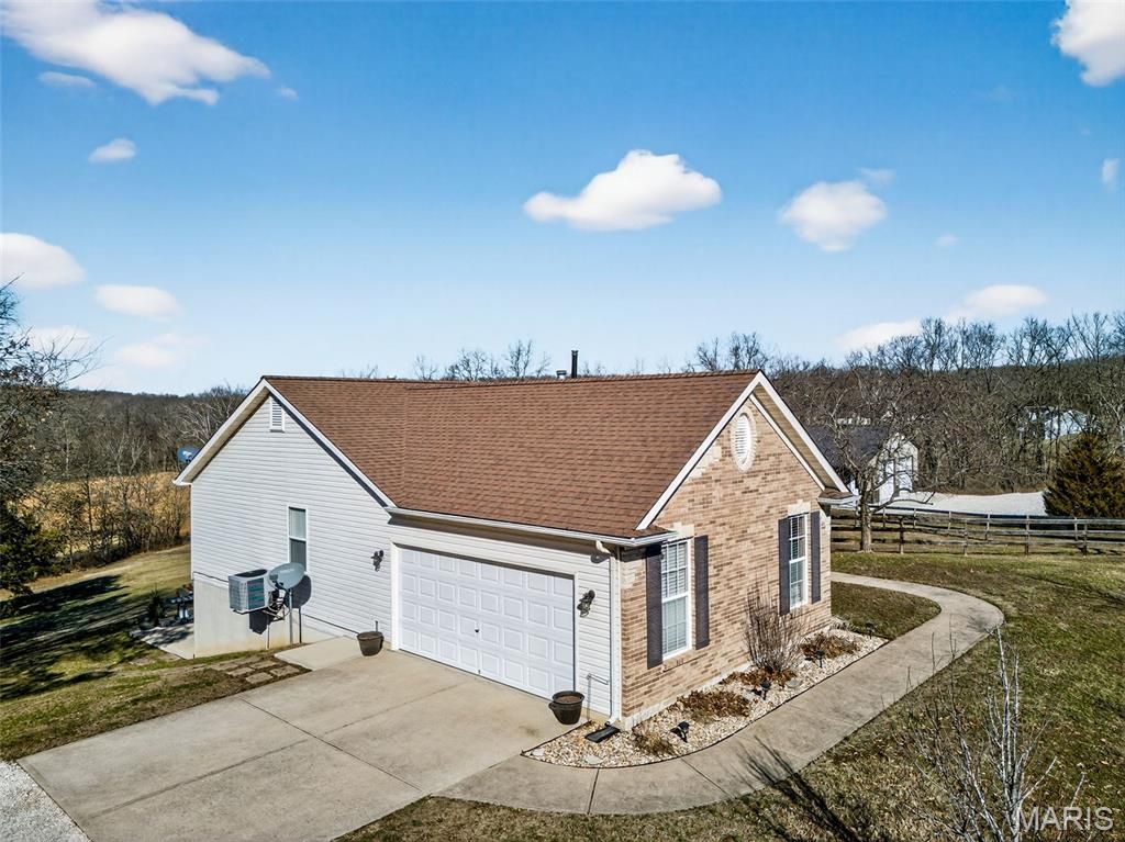 Photo of 113 Bridlespur Court, Hawk Point, MO 63349 (MLS # 26002033)