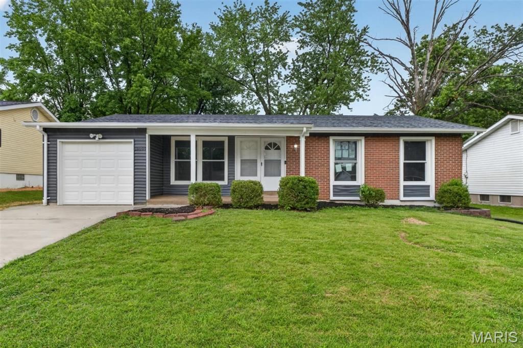 Photo of 11644 Altozano Lane, Florissant, MO 63033 (MLS # 26035562)