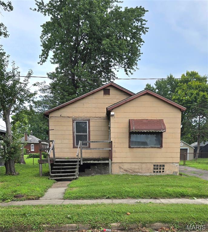 Photo 1 of 20 — 2327 E 25th Street, Granite City, IL 62040