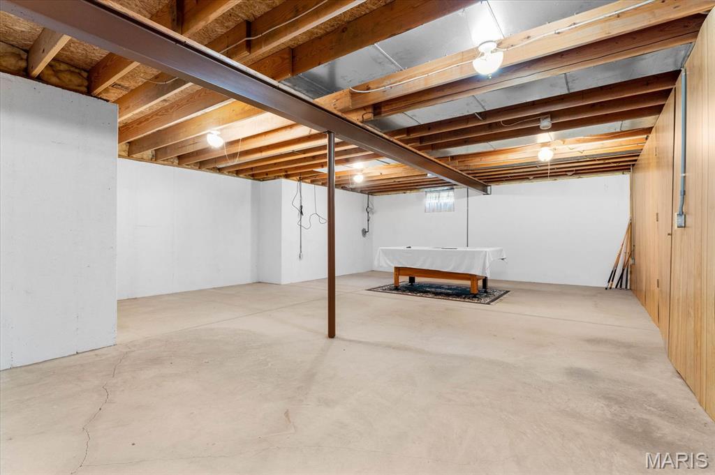 Edwardsville, Illinois 62025, United States, 3 Bedrooms Bedrooms, ,2 BathroomsBathrooms,Residential,Pending,140656