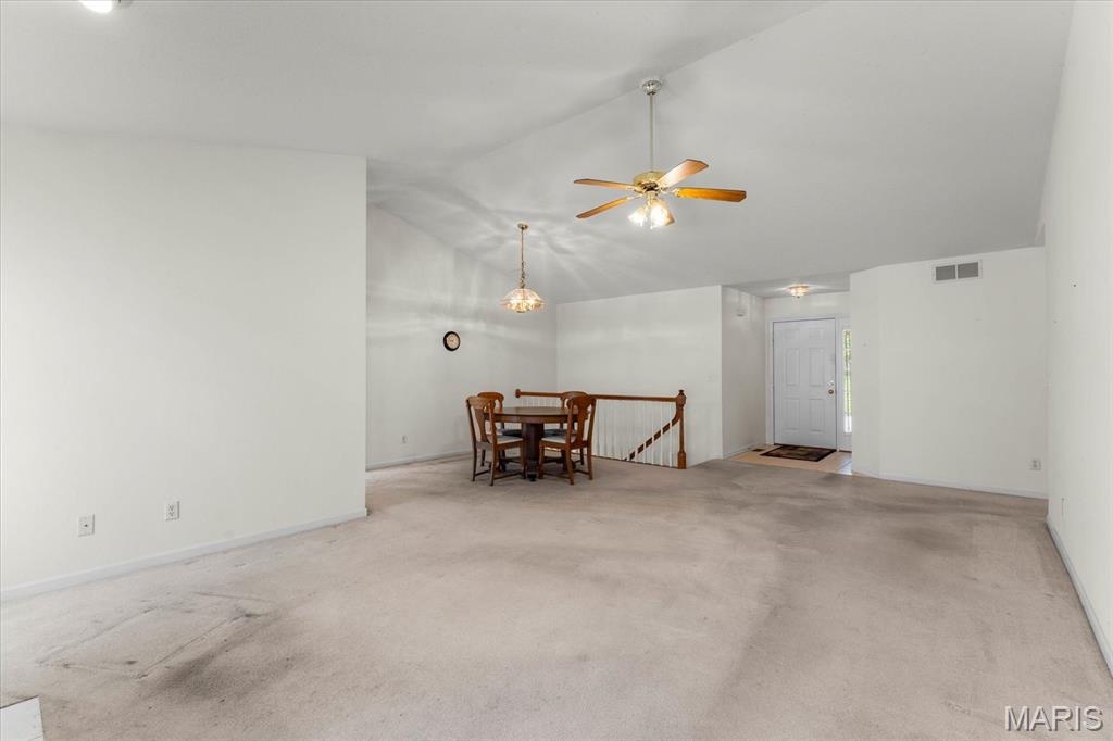 Edwardsville, Illinois 62025, United States, 3 Bedrooms Bedrooms, ,2 BathroomsBathrooms,Residential,Pending,140656