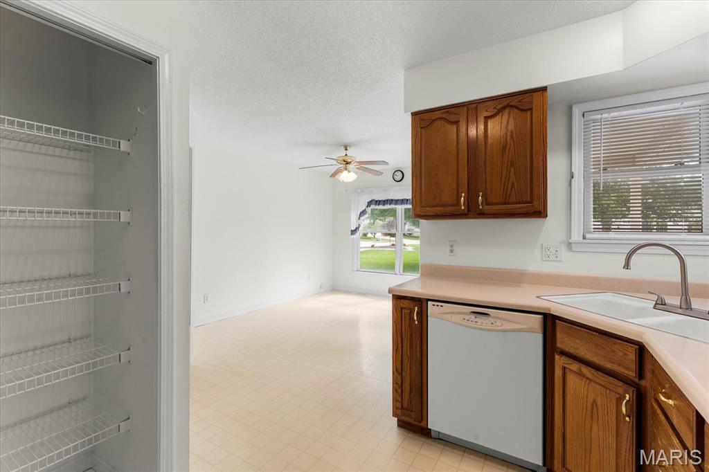 Edwardsville, Illinois 62025, United States, 3 Bedrooms Bedrooms, ,2 BathroomsBathrooms,Residential,Pending,140656