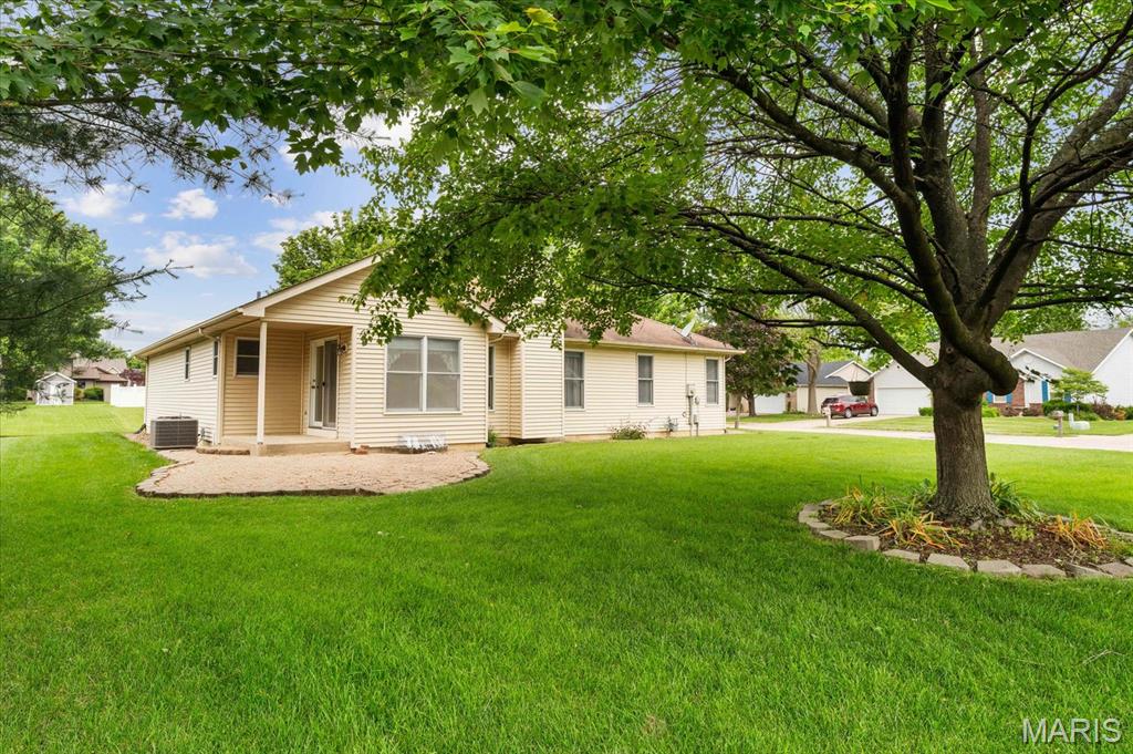 Edwardsville, Illinois 62025, United States, 3 Bedrooms Bedrooms, ,2 BathroomsBathrooms,Residential,Pending,140656