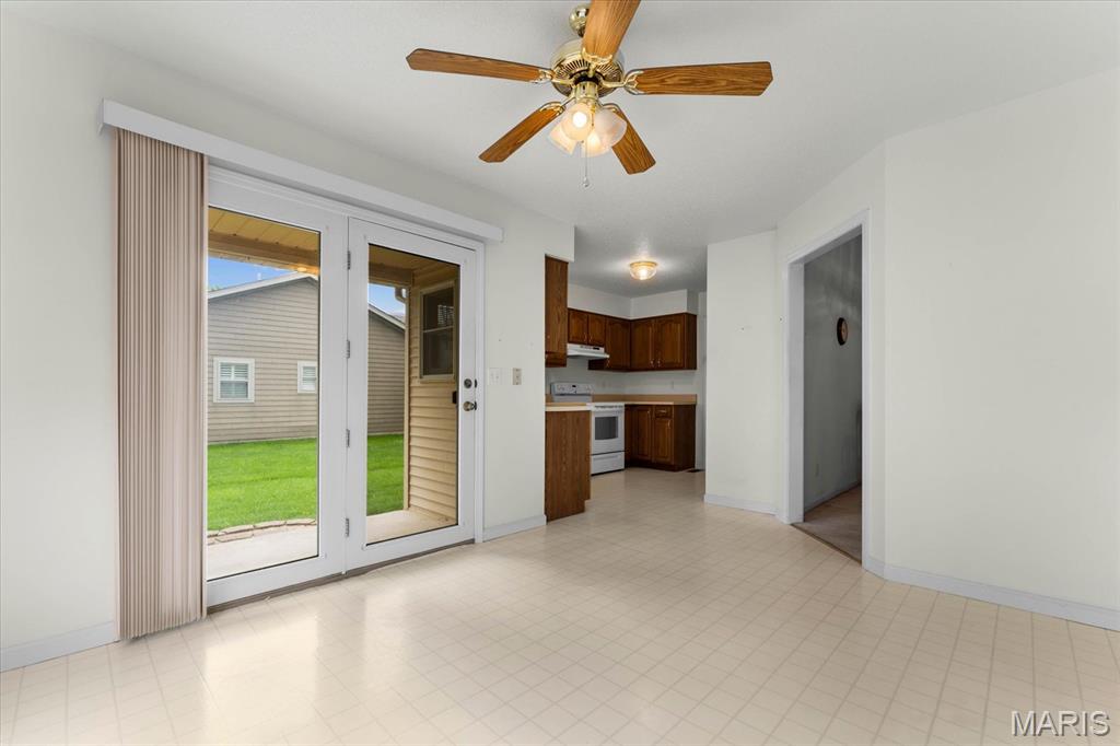 Edwardsville, Illinois 62025, United States, 3 Bedrooms Bedrooms, ,2 BathroomsBathrooms,Residential,Pending,140656