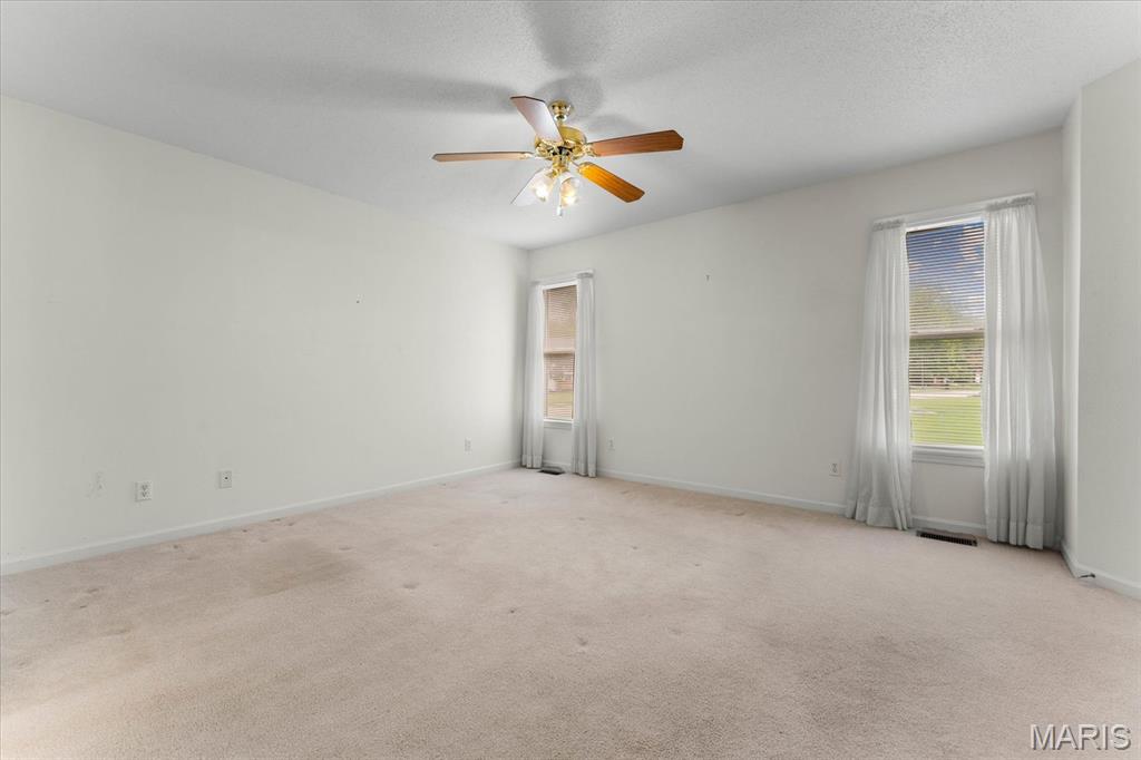 Edwardsville, Illinois 62025, United States, 3 Bedrooms Bedrooms, ,2 BathroomsBathrooms,Residential,Pending,140656