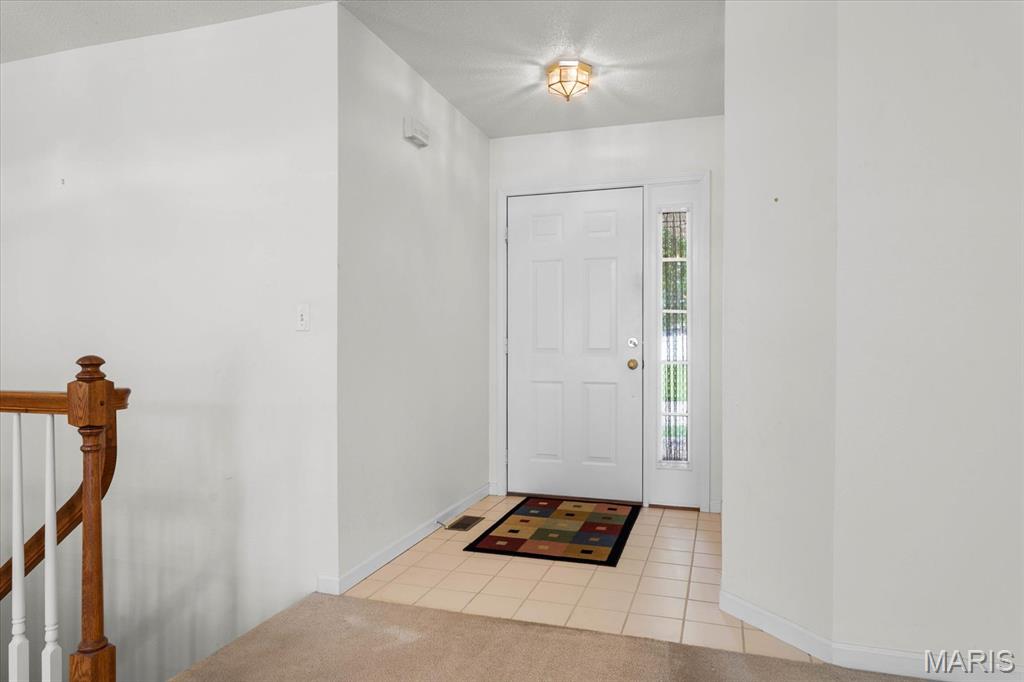 Edwardsville, Illinois 62025, United States, 3 Bedrooms Bedrooms, ,2 BathroomsBathrooms,Residential,Pending,140656