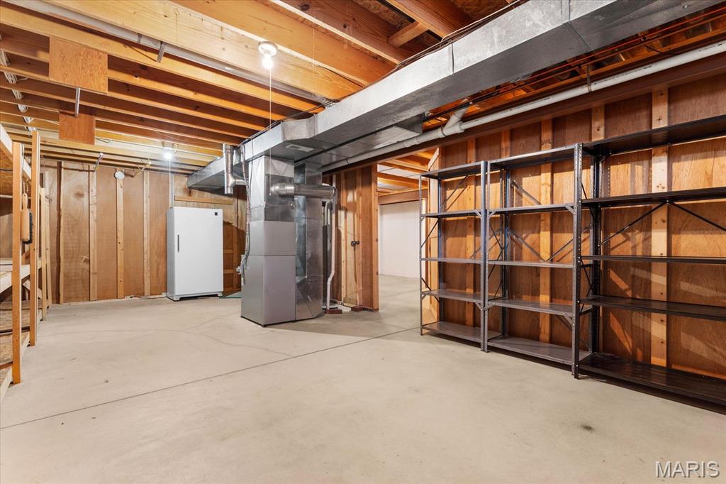 Edwardsville, Illinois 62025, United States, 3 Bedrooms Bedrooms, ,2 BathroomsBathrooms,Residential,Pending,140656