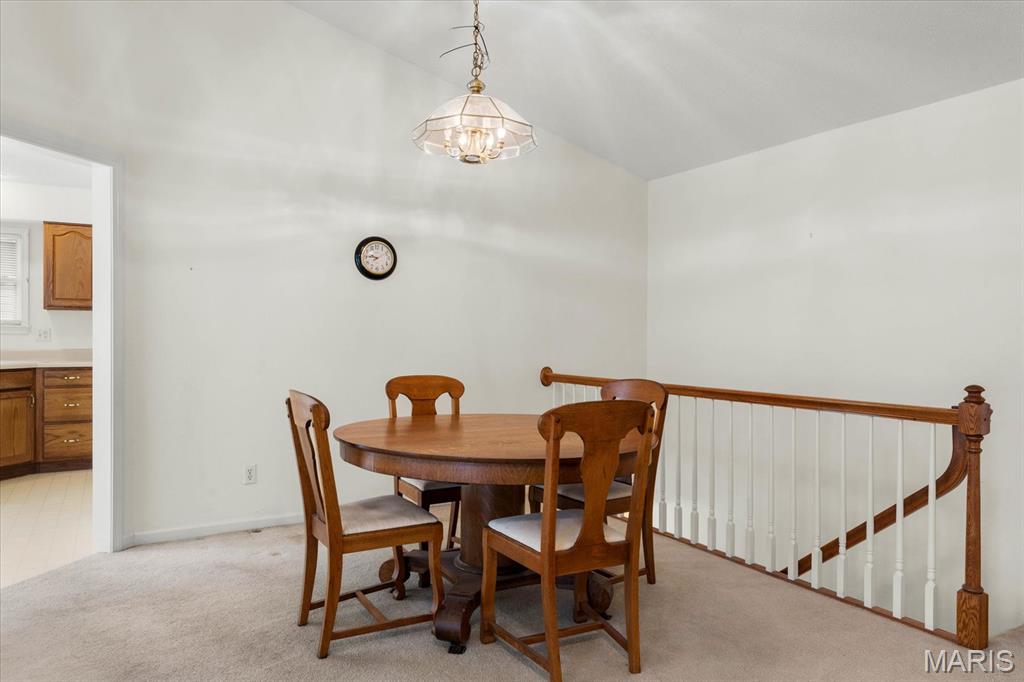 Edwardsville, Illinois 62025, United States, 3 Bedrooms Bedrooms, ,2 BathroomsBathrooms,Residential,Pending,140656