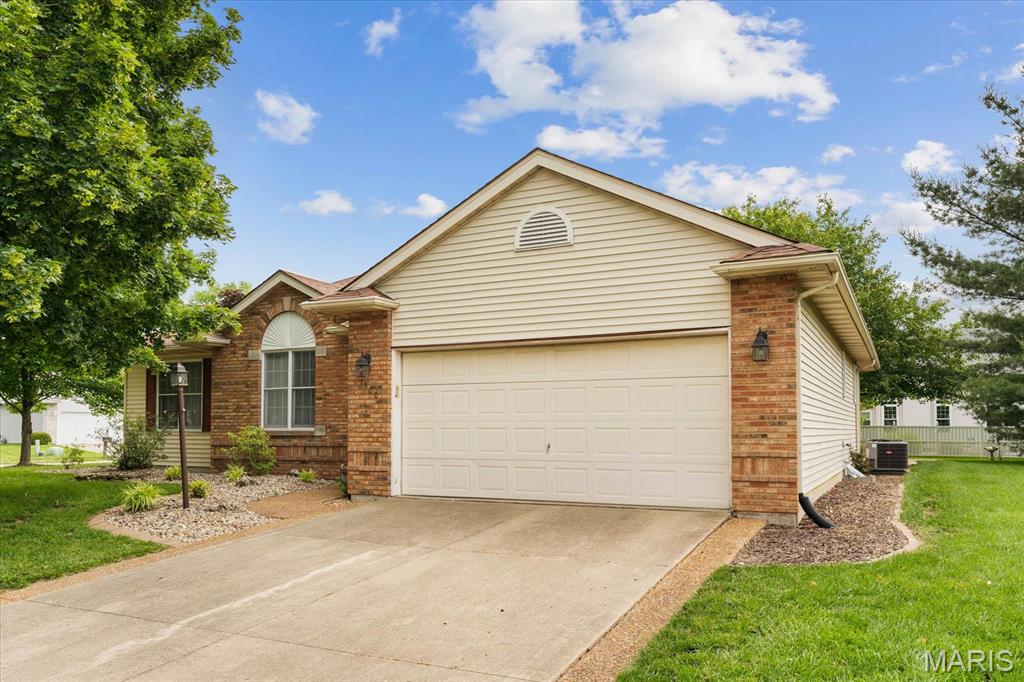 Edwardsville, Illinois 62025, United States, 3 Bedrooms Bedrooms, ,2 BathroomsBathrooms,Residential,Pending,140656