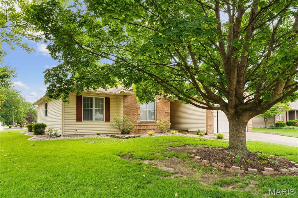 Edwardsville, Illinois 62025, United States, 3 Bedrooms Bedrooms, ,2 BathroomsBathrooms,Residential,Pending,140656