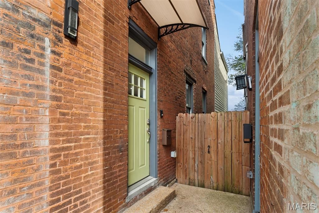 Photo of 1916 S 12th Street, St Louis, MO 63104 (MLS # 26007766)