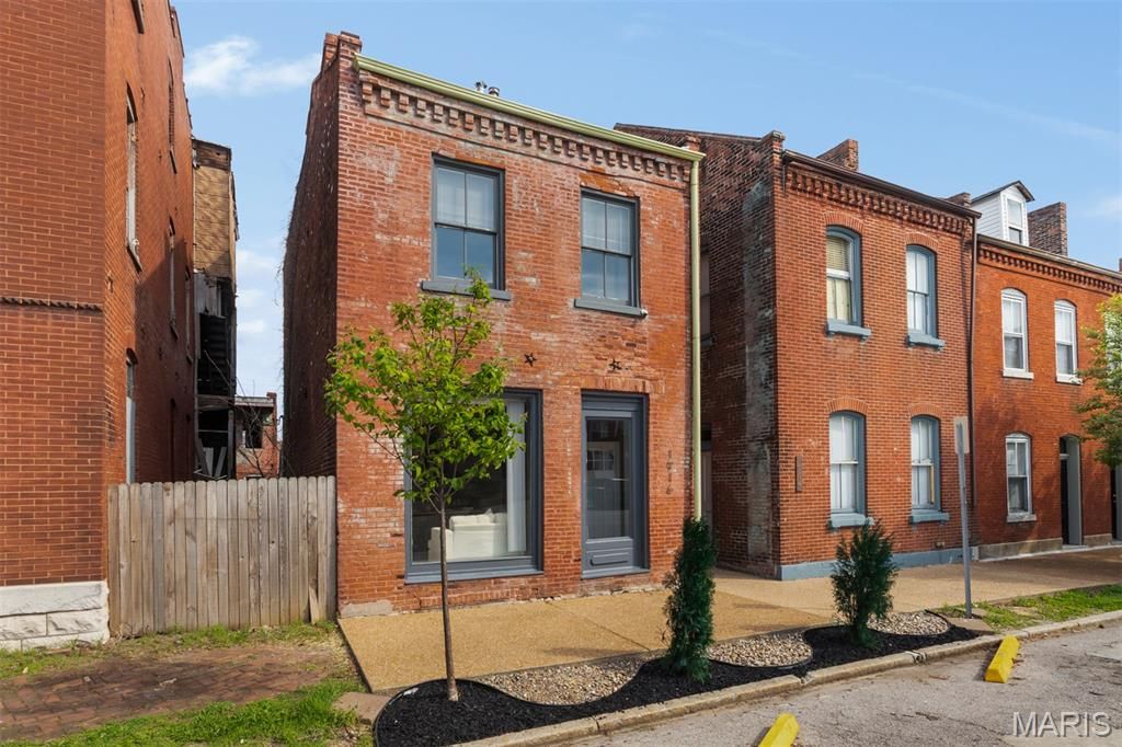 Photo of 1916 S 12th Street, St Louis, MO 63104 (MLS # 26007766)