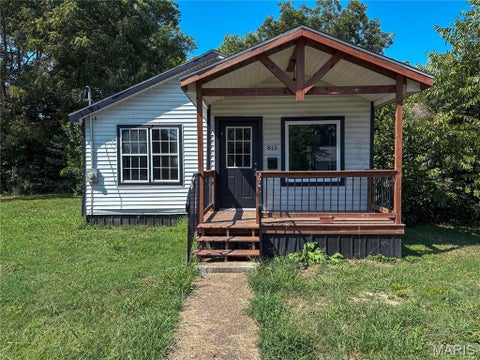 Photo of 815 Grand Avenue, Poplar Bluff, MO 63901 (MLS # 26051585)