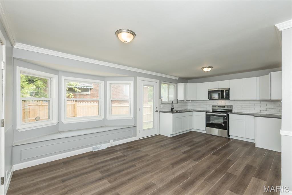 Hathaway Manor 7 - Residential