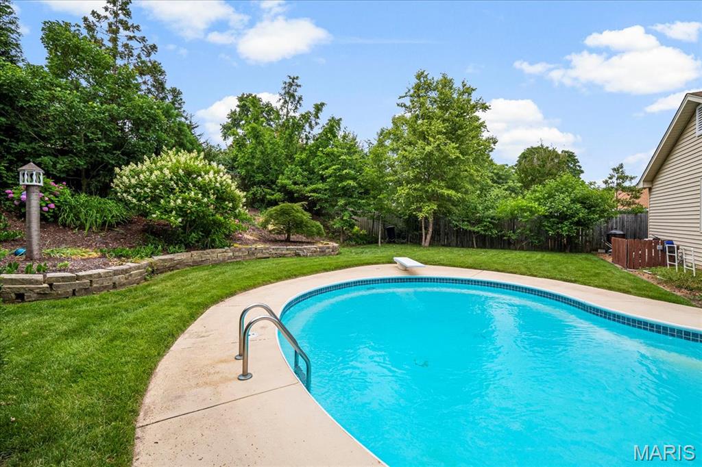 St Louis, Missouri 63128, United States, 3 Bedrooms Bedrooms, ,2 BathroomsBathrooms,Residential,Pending,157958