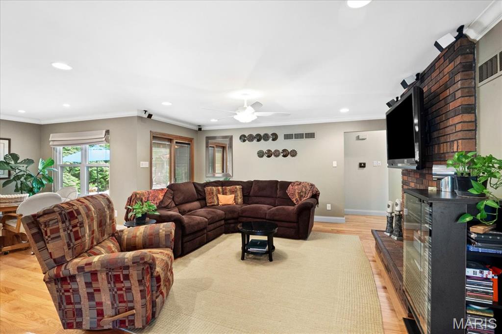 St Louis, Missouri 63128, United States, 3 Bedrooms Bedrooms, ,2 BathroomsBathrooms,Residential,Pending,157958