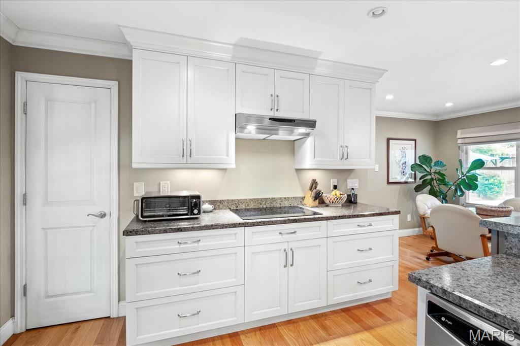 St Louis, Missouri 63128, United States, 3 Bedrooms Bedrooms, ,2 BathroomsBathrooms,Residential,Pending,157958