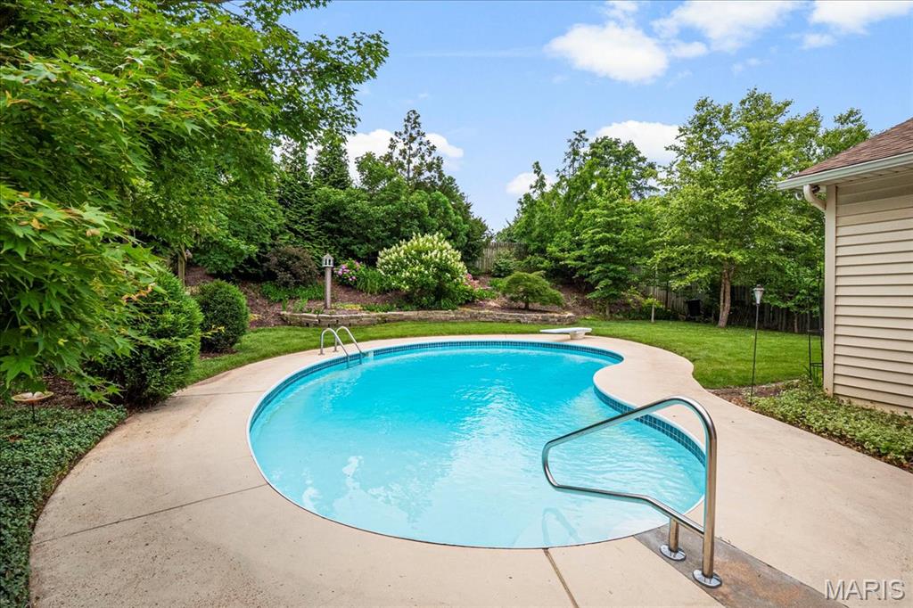 St Louis, Missouri 63128, United States, 3 Bedrooms Bedrooms, ,2 BathroomsBathrooms,Residential,Pending,157958