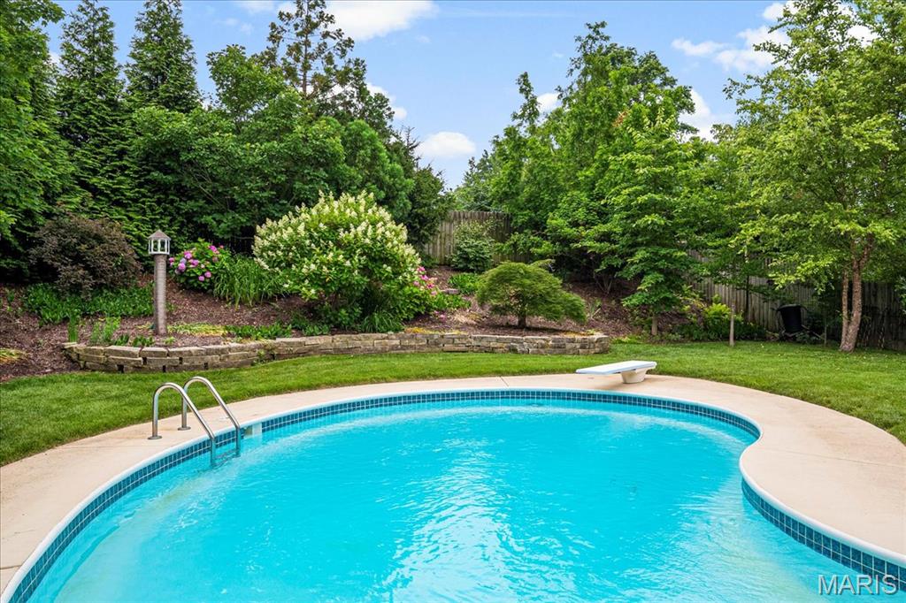 St Louis, Missouri 63128, United States, 3 Bedrooms Bedrooms, ,2 BathroomsBathrooms,Residential,Pending,157958