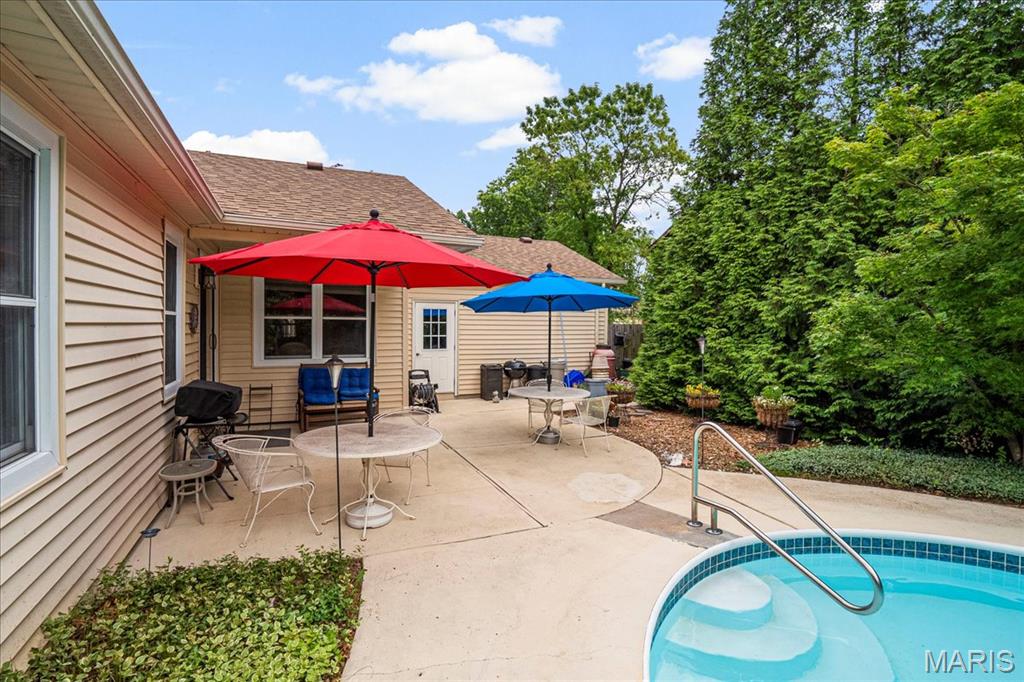 St Louis, Missouri 63128, United States, 3 Bedrooms Bedrooms, ,2 BathroomsBathrooms,Residential,Pending,157958